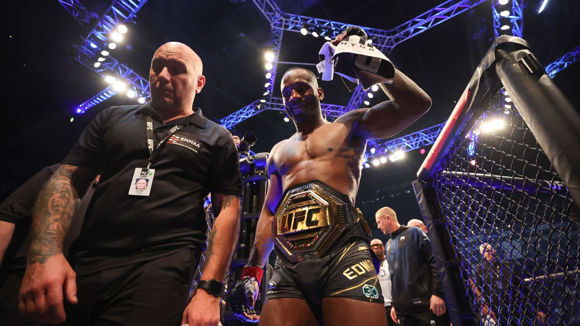 的表现尤为 的表现尤为